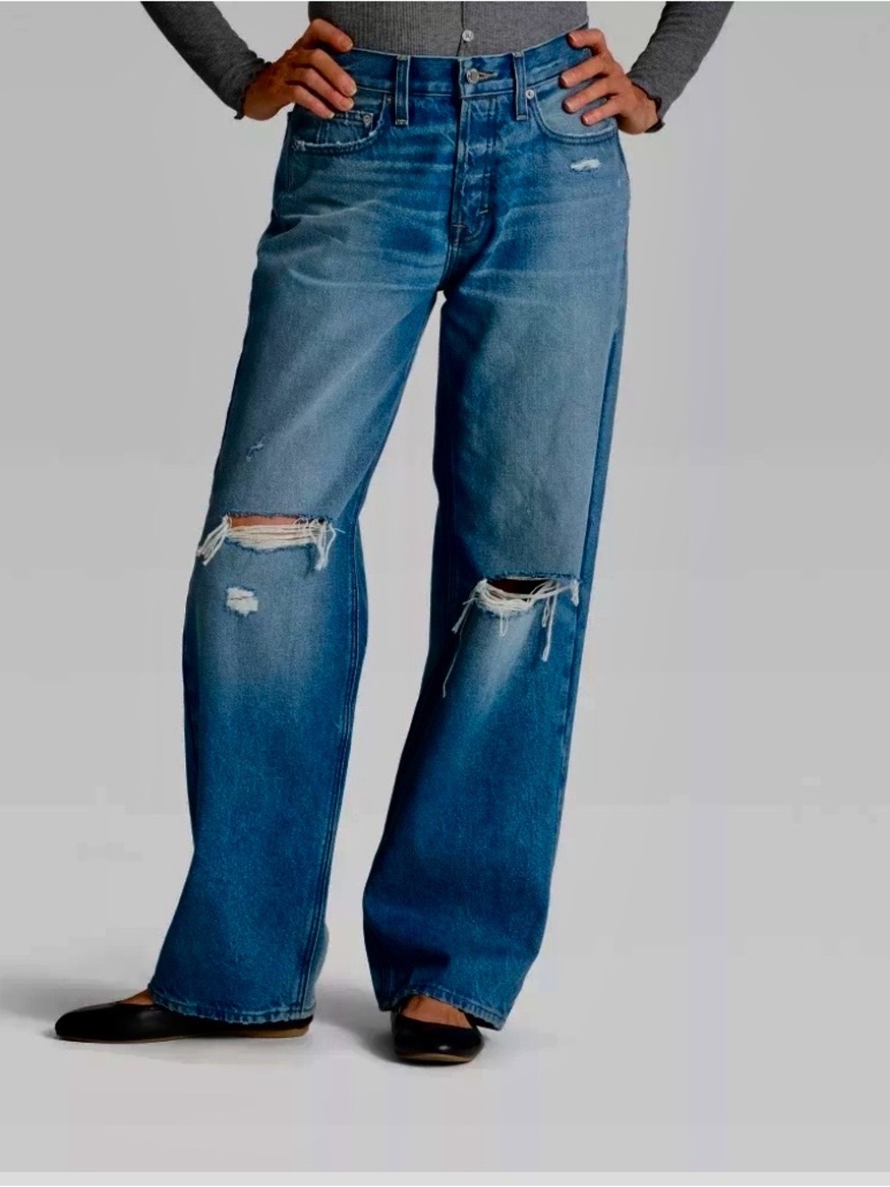Universal Thread Women’s Mid-rise 90’s baggy jeans, distressed Size 14